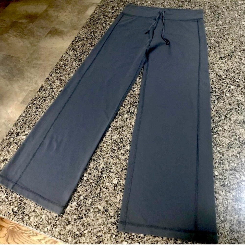Lululemon Wide Leg Pants in Coal Gray - Picture 3 of 10